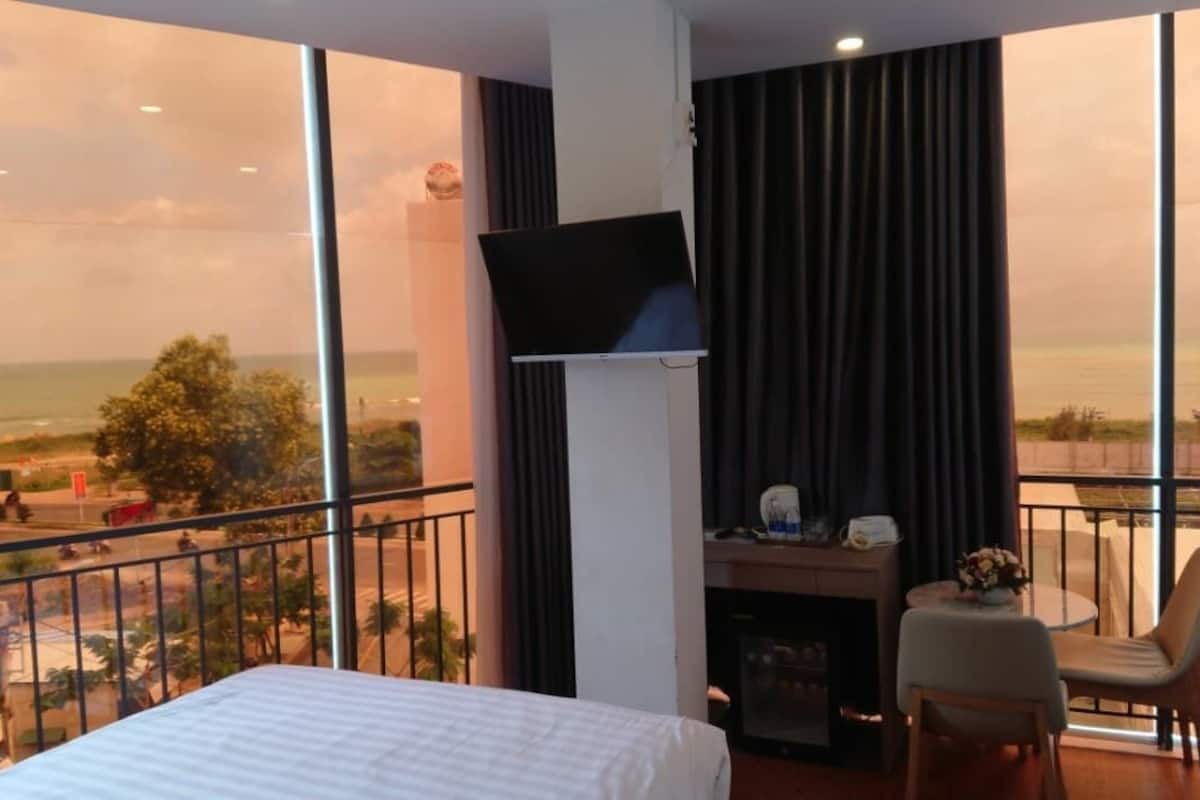 Luxury Double or Twin Room | Premium bedding, minibar, desk, soundproofing