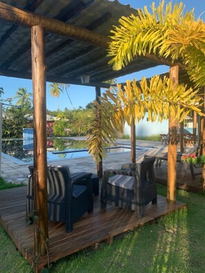 Inomhuspool och utomhuspool