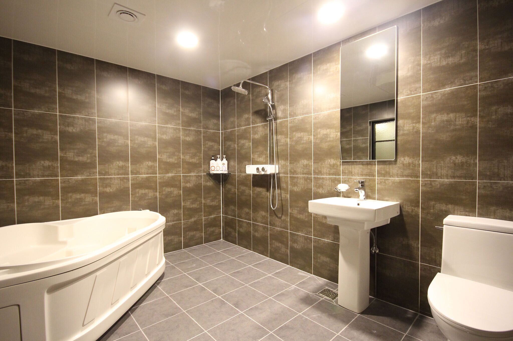 twin room (+ couple 2pc) | bathroom | free toiletries, hair dryer, dressing gowns, slippers