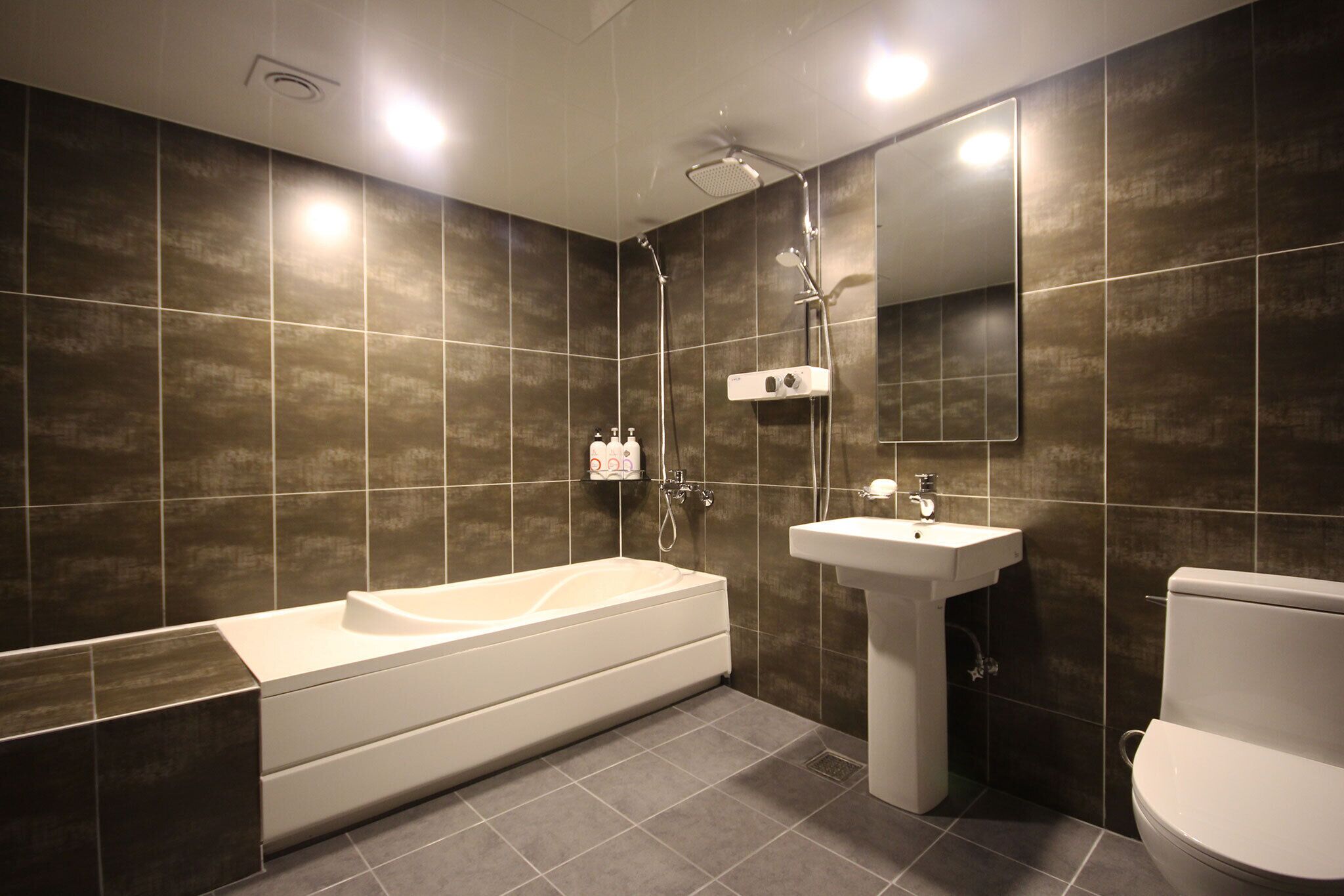 corner suite | bathroom | free toiletries, hair dryer, dressing gowns, slippers