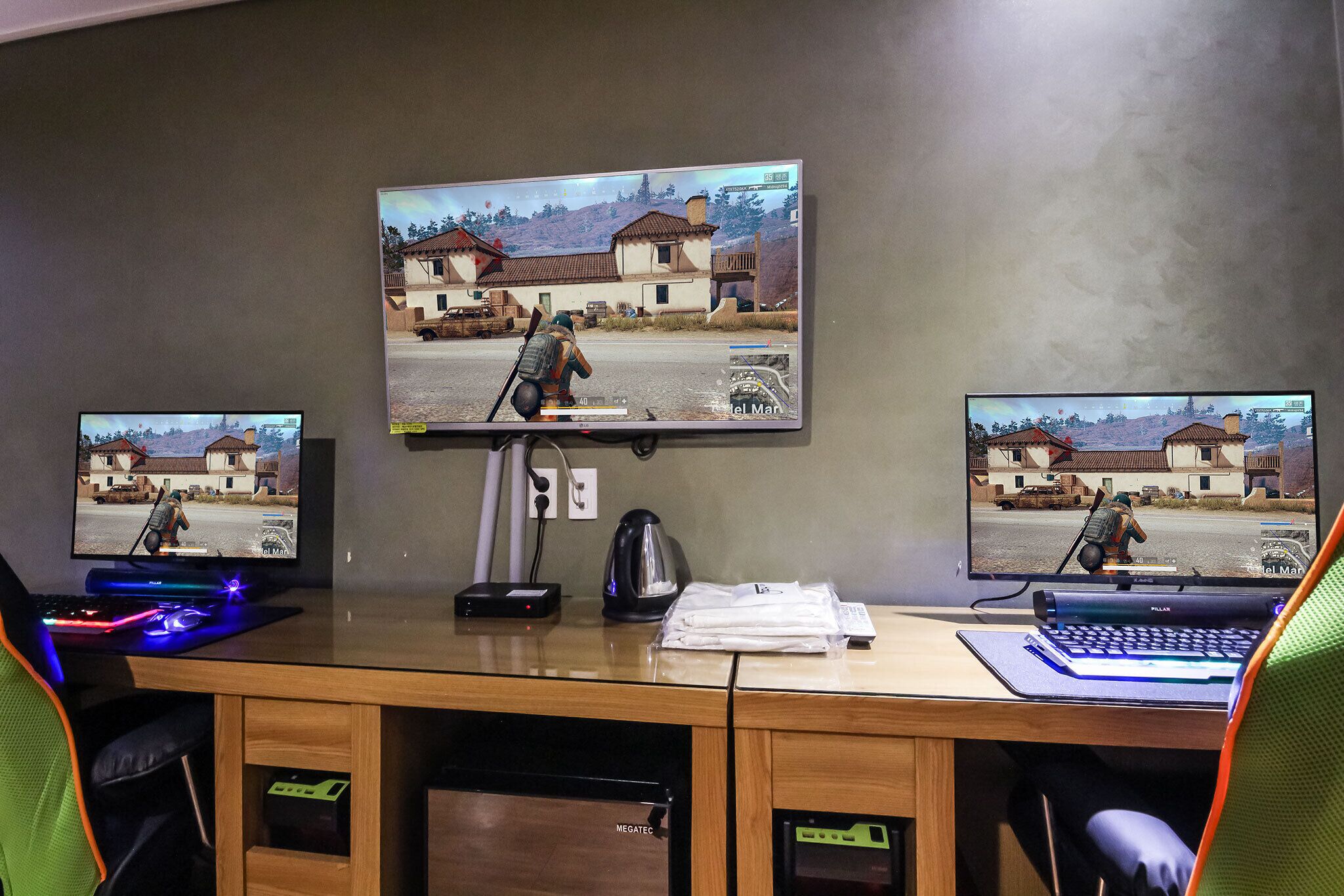 twin room (+ couple 2pc) | tech