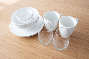 Frigorífic gran, microones, placa de cuina i bullidora elèctrica 