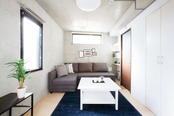 Habitació triple (4th Floor) | Escriptori, planxa i posts de planxar, wifi gratuïta i roba de llit 