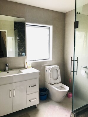 Bathroom - Auckland Onestop (Auckland)