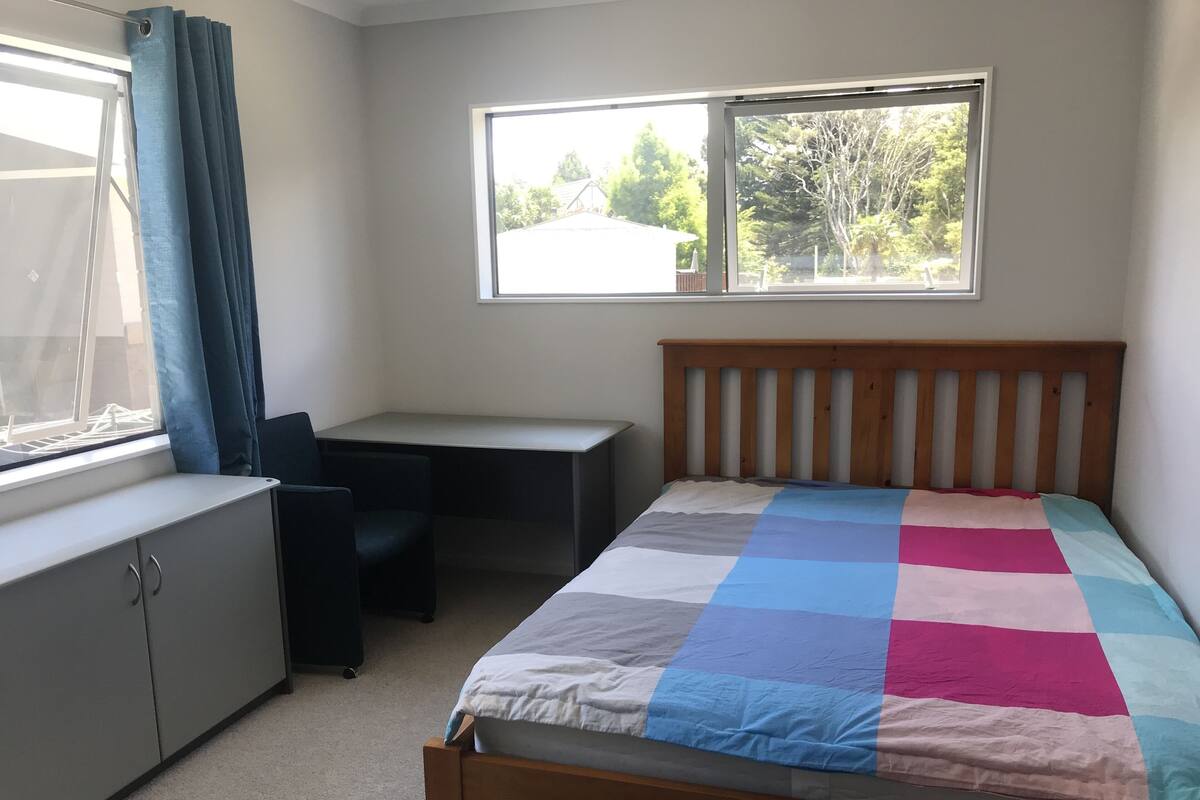 Double Room, Ensuite | Desk, WiFi (free), bed sheets