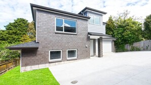 Front of property - Auckland Onestop (Auckland)