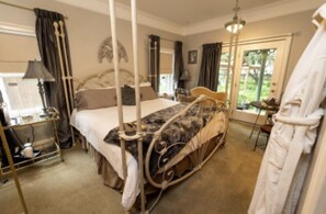 ห้องลักซ์ชัวรี่ | เครื่องนอนระดับพรีเมียม, เตียงพร้อมฟูกเสริมที่นอน