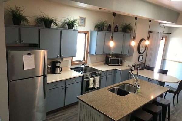 Geladeira, micro-ondas, fogão, cooktop