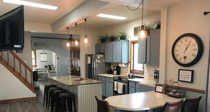 Perfect Rating DT Home! Walk to Beach, Eats and More! 5 Min. to Road America!