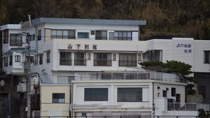 A multi-story building with signage indicating it is a hotel.