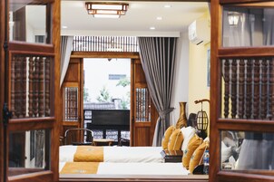 Ropa de cama de alta calidad, minibar, escritorio y cortinas blackout 