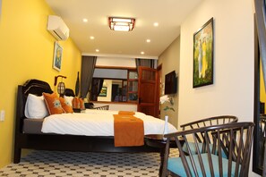 Ropa de cama de alta calidad, minibar, escritorio y cortinas blackout 