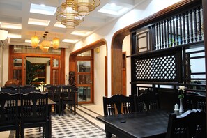 Breakfast, lunch and dinner served - Hue 1962 Inn (Hue)