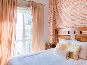 2 bedrooms, iron/ironing board, Internet, bed sheets