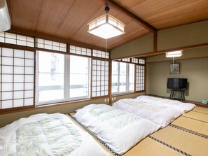 Japanese Room With Shared Washroom- 8 Pax | Free WiFi, bed sheets - Tabist Matsuekan (Matsue)