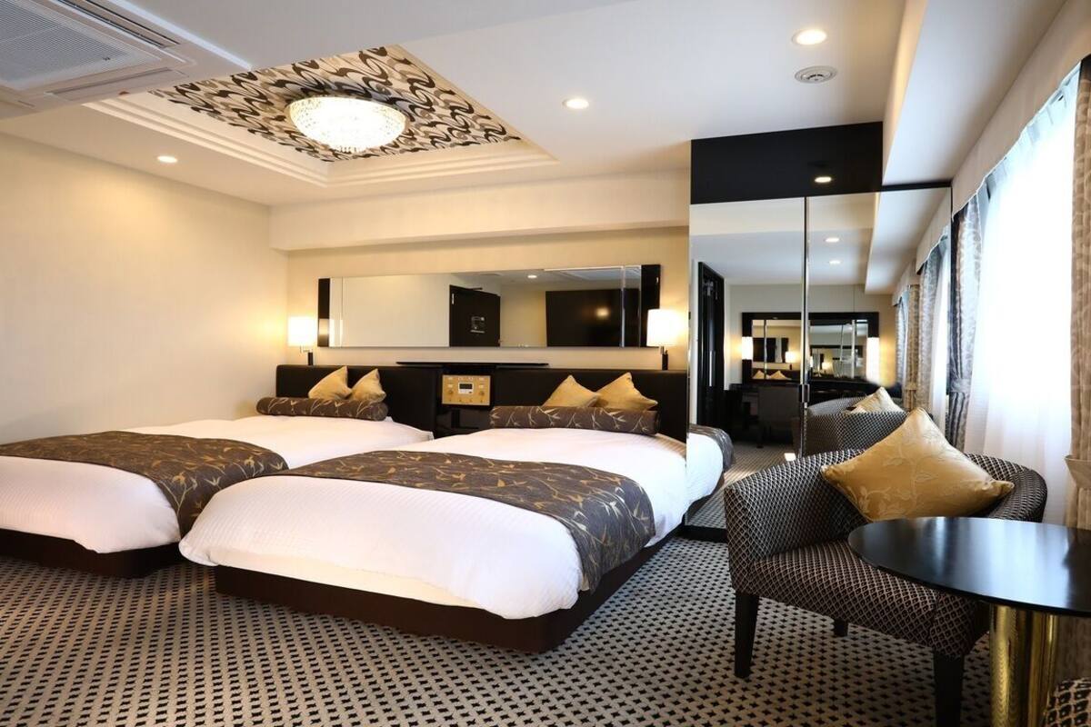 Blackout curtains, free WiFi, bed sheets
