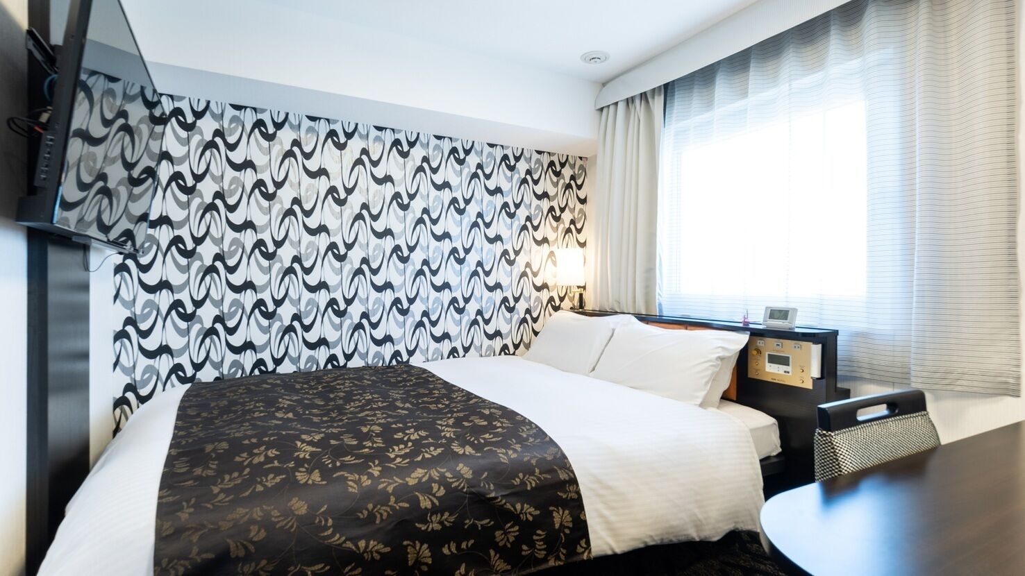 Blackout curtains, free WiFi, bed sheets