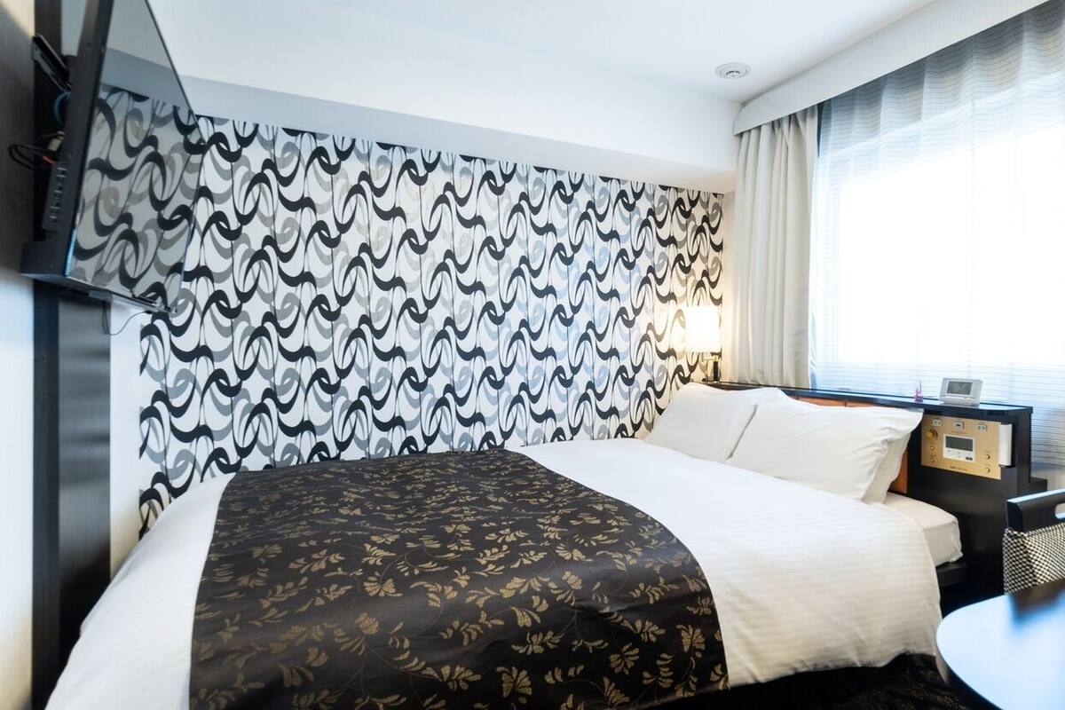 Blackout curtains, free WiFi, bed sheets