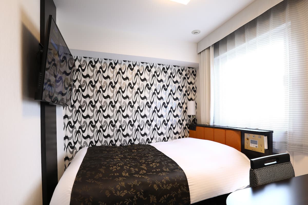 Standard Room (for 2 People) | Blackout drapes, free WiFi, bed sheets
