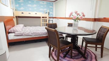 Habitación cuádruple familiar | Decoración individual, mobiliario individual, wifi gratis