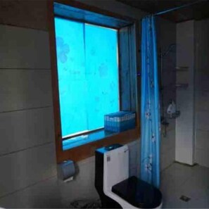 ห้องสวีท, 3 ห้องนอน | ห้องน้ำ | ฝักบัว, ของใช้ในห้องน้ำฟรี, ไดร์เป่าผม, รองเท้าสวมภายในห้อง