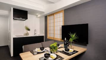 2 bedrooms, down comforters, in-room safe, blackout drapes