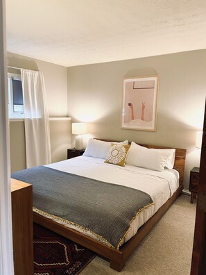 1 slaapkamer, een strijkplank/strijkijzer, wifi, beddengoed