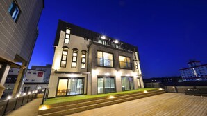 Front of property - evening/night - Ruhe Pension (Gangneung)
