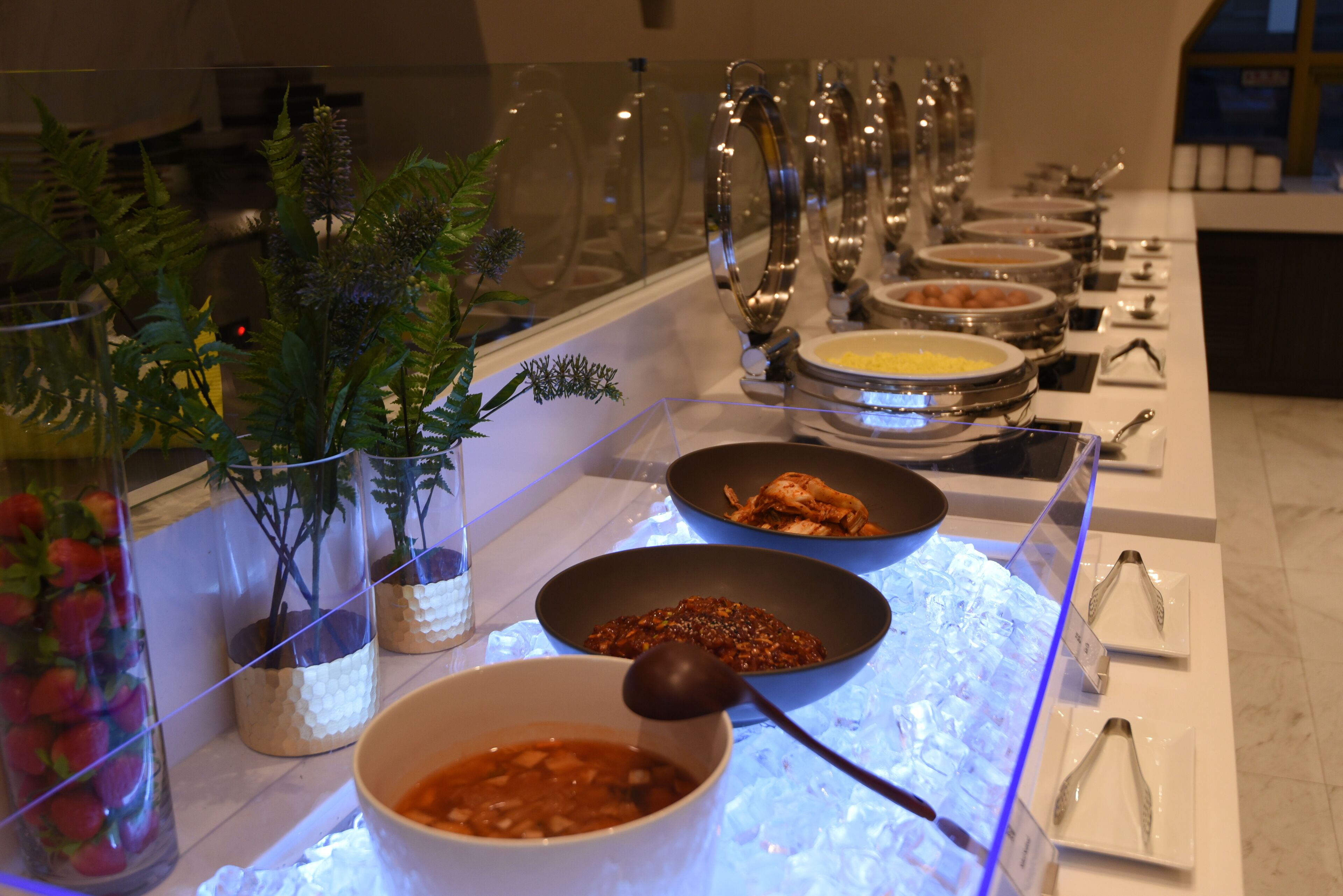 daily buffet breakfast for a fee