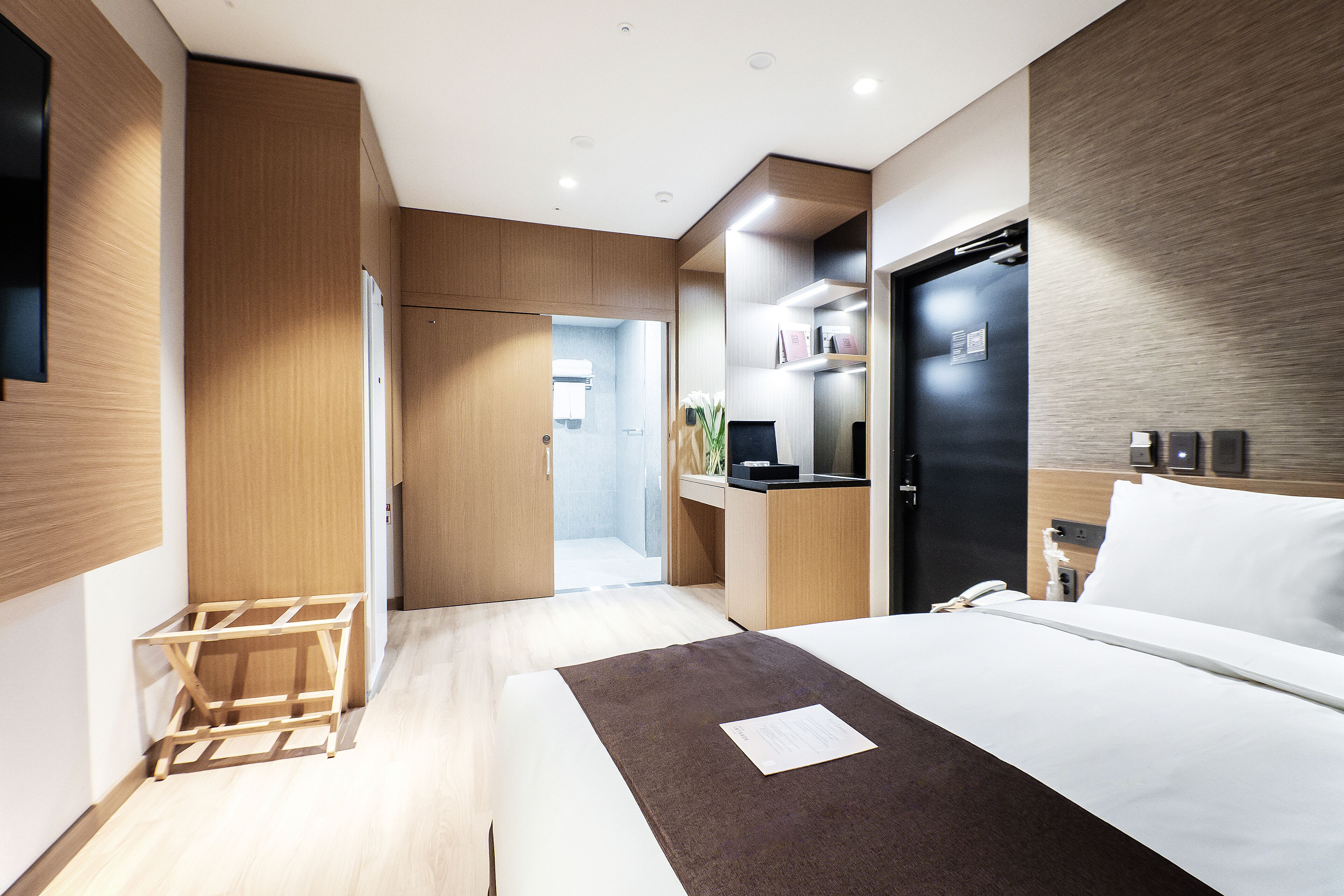 standard room (disability) | 1 bedroom, premium bedding, down duvets, desk