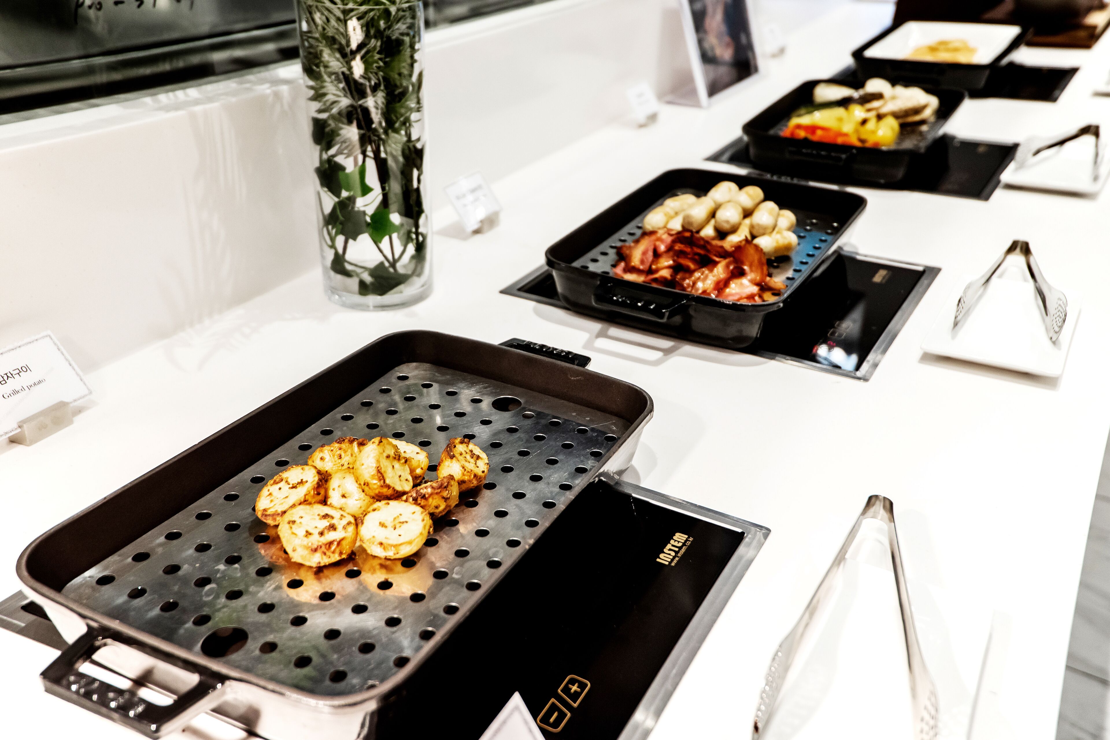 daily buffet breakfast for a fee