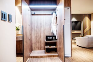 Ropa de cama de alta calidad, cubrecamas y escritorio