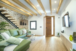 TV, ping pong, stereo - VILLA MIQUEL - LUXURY RETREAT (Buger)