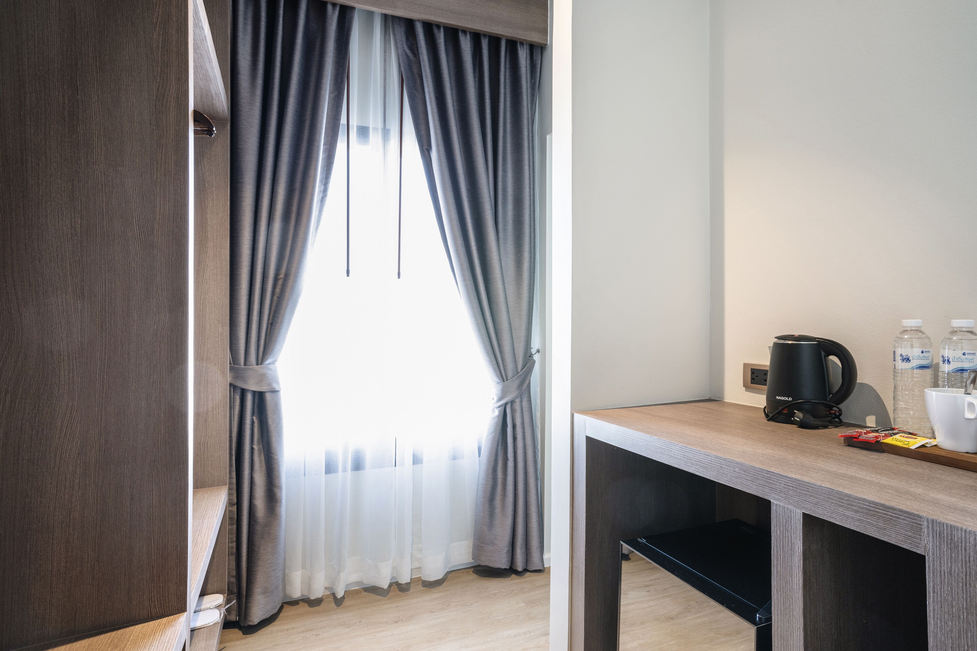 standard twin room | 1 bedroom, minibar, in-room safe, blackout curtains