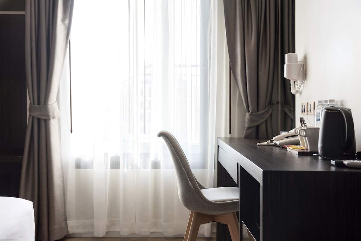 Family Room | Een minibar, een kluis op de kamer, verduisterende gordijnen