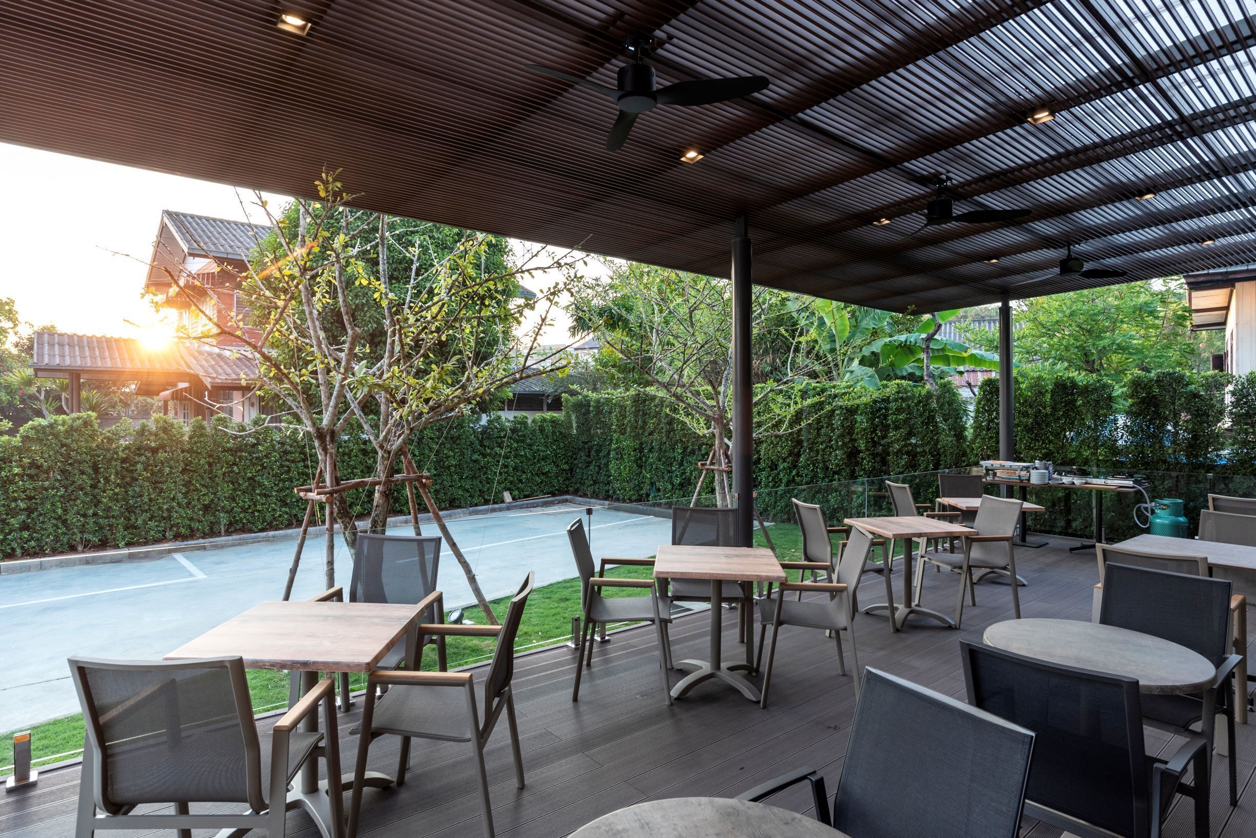 daily buffet breakfast (thb 180 per person)