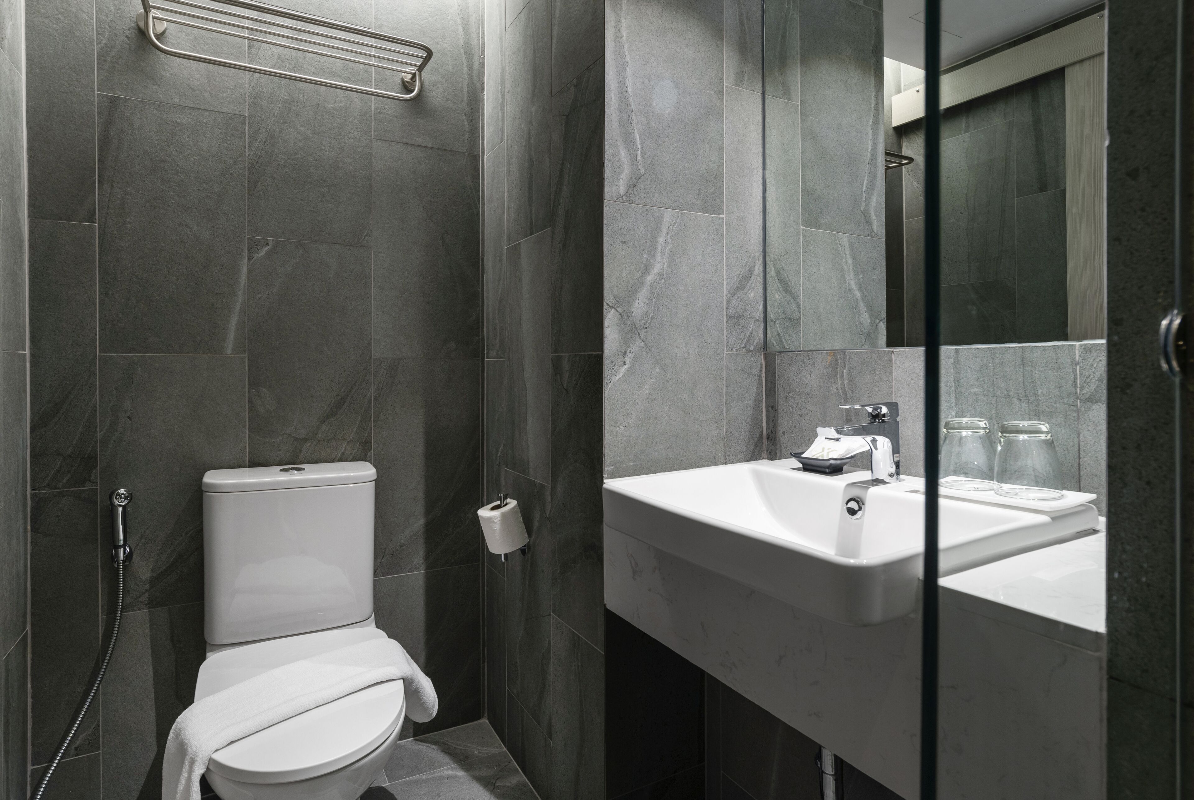 shower, free toiletries, hair dryer, towels