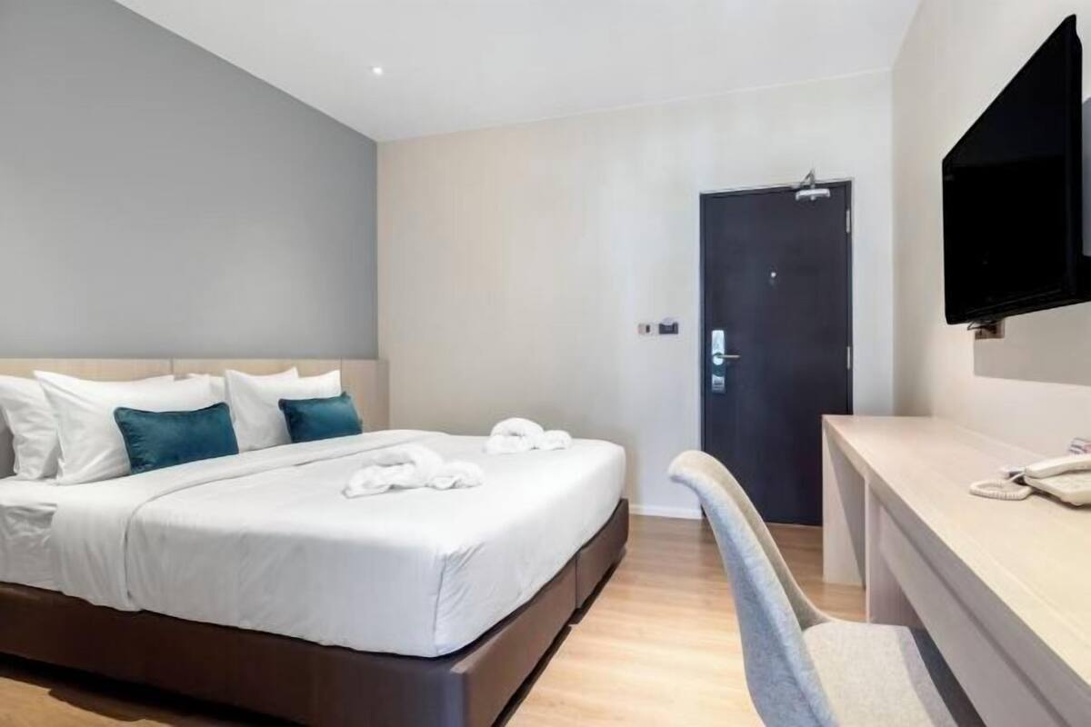 Minibar, in-room safe, blackout curtains, soundproofing