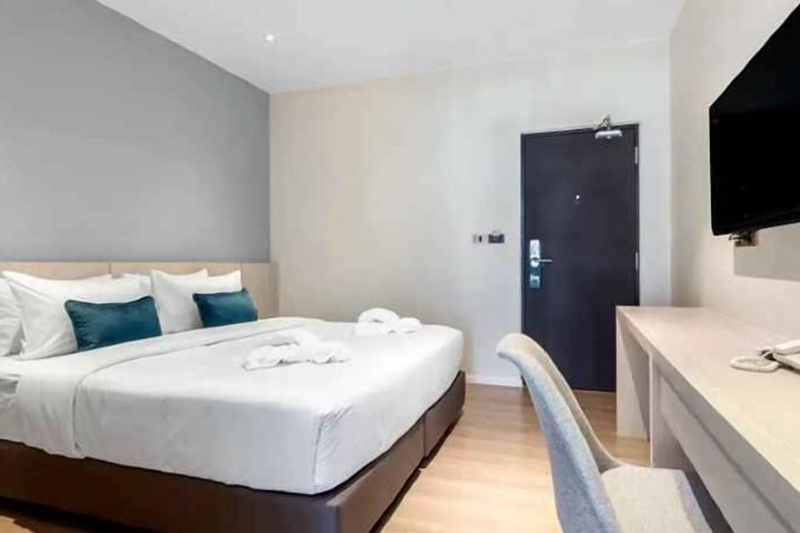 Minibar, caja fuerte, cortinas opacas y sistema de insonorización