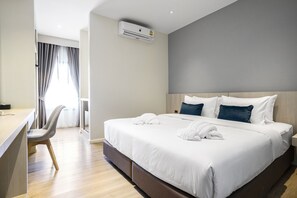 Standard Double Room | 迷你吧、房內夾萬、遮光窗簾/窗簾、隔音