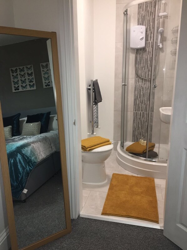 House, Private Bathroom | Bathroom