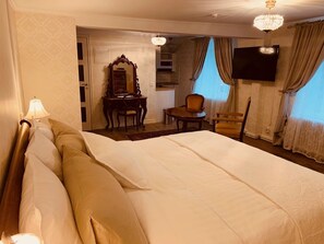Deluxe Double Room | Individually decorated, individually furnished, blackout curtains