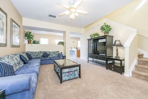 House | Living room | Flat-screen TV - Bridgewater_at_town_center_233 (Davenport)