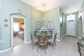 House | Private kitchen | Fridge, microwave, stovetop, dishwasher - Windsor_palms_8144 (Kissimmee)
