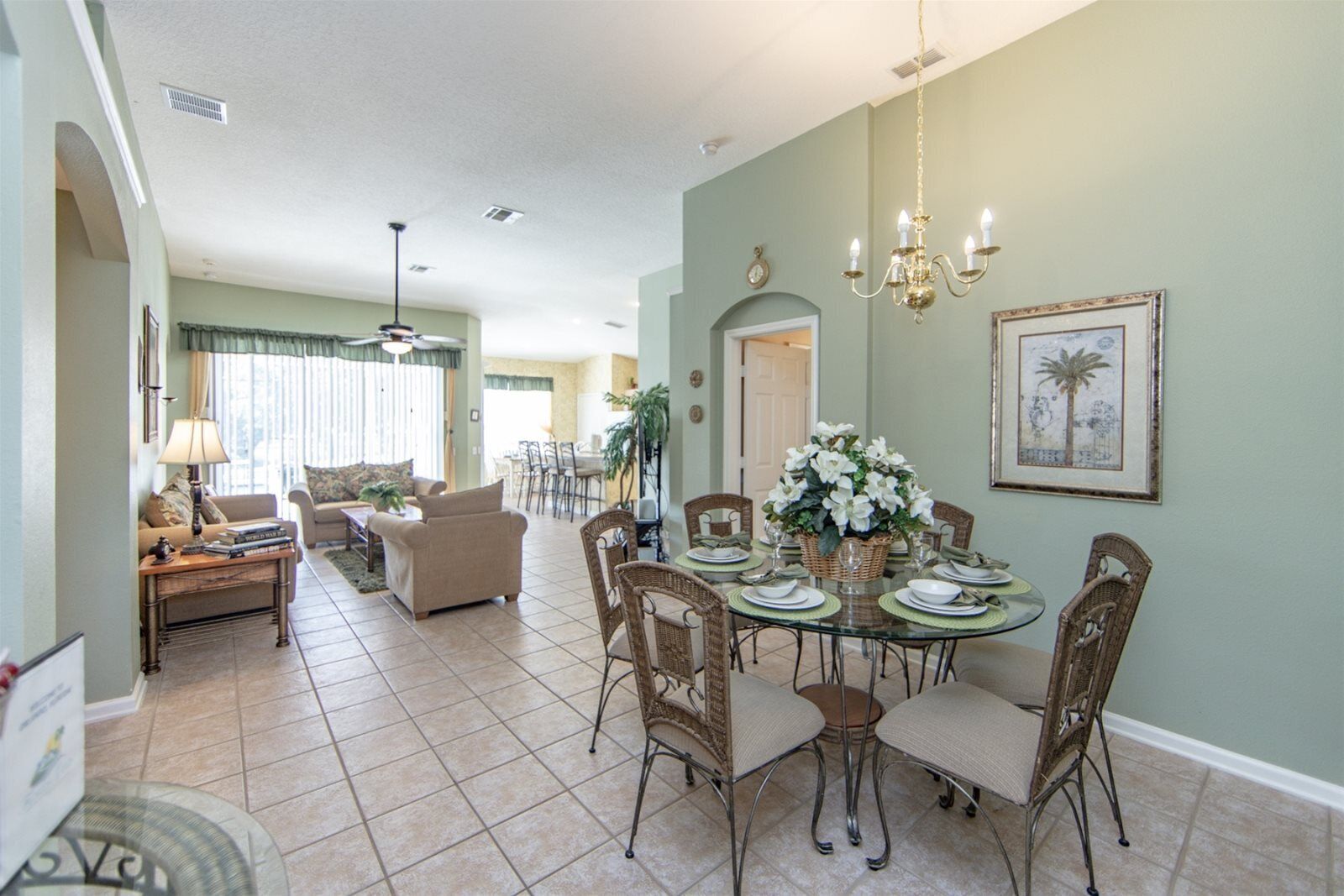 Hus | Oppholdsrom | Flatskjerm-TV og DVD-spiller