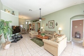 House | Living room | Flat-screen TV, DVD player - Windsor_palms_8144 (Kissimmee)