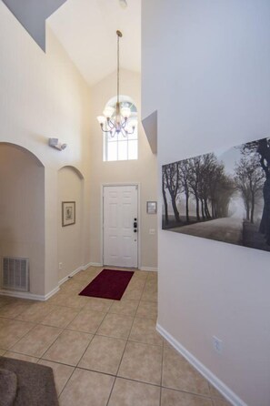 House | 6 bedrooms, desk, iron/ironing board, cribs/infant beds