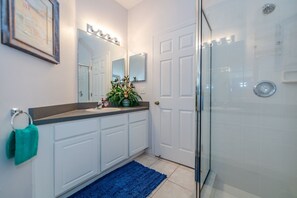 Maison | Salle de bain | Sèche-cheveux, serviettes fournies