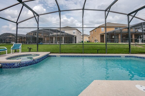 Hus | Pool | Utomhuspool