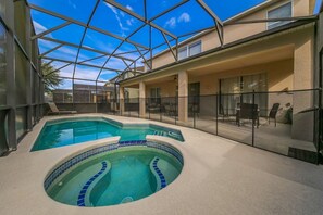 Hus | Pool | Utomhuspool